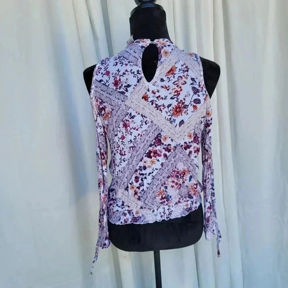 American Rag Cie Women's S Purple Floral Cold Shoulder Blouse Top Long Sleeve - Picture 6 of 9